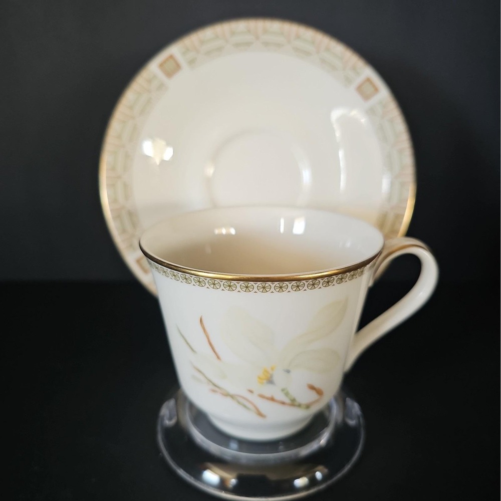 Vtg Royal Doulton "White Nile" Tea Cup & Saucer Set Porcelain Bone China England